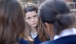 Пьяные семиклассницы избили школьницу Пьяные семиклассницы избили школьницу