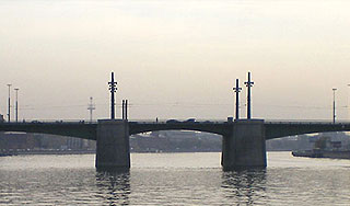 В Петербурге случайно заварили мост В Петербурге случайно заварили мост