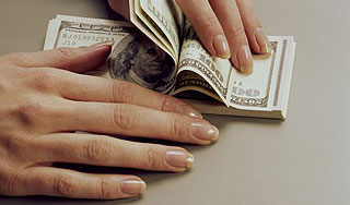 Женщина платила 100 тысяч за смерть мужа Женщина платила 100 тысяч за смерть мужа