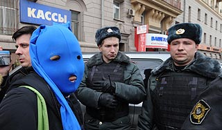 Полиция задержала сторонников Pussy Riot Полиция задержала сторонников Pussy Riot