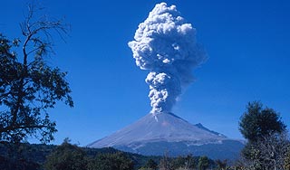 В Мексике проснулся Попокатепетль В Мексике проснулся Попокатепетль