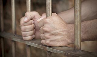 Мужчину незаконно держали в камере 8 часов Мужчину незаконно держали в камере 8 часов