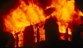 Лесной пожар охватил поселок Лесной пожар охватил поселок