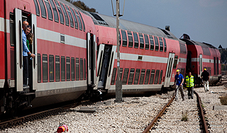 Поезда столкнулись лоб в лоб в Амстердаме Поезда столкнулись лоб в лоб в Амстердаме