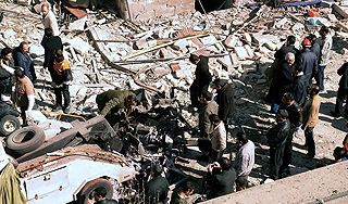 Аннан требует прекратить бомбежки в Сирии Аннан требует прекратить бомбежки в Сирии