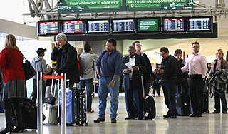 Российские туристы спасаются из Израиля Российские туристы спасаются из Израиля