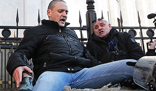 Избитая девушка подала в суд на Удальцова Избитая девушка подала в суд на Удальцова