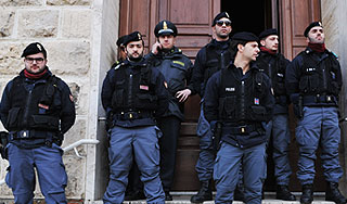 В Италии арестованы десятки мафиози В Италии арестованы десятки мафиози