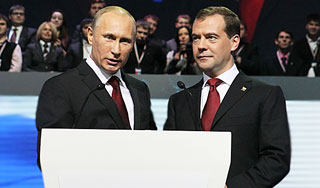 Медведев сменит Путина в "Единой России" Медведев сменит Путина в "Единой России"