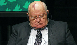 Горбачев заснул на нобелевском саммите Горбачев заснул на нобелевском саммите