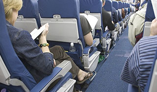 В самолеты разрешат проносить жидкости В самолеты разрешат проносить жидкости