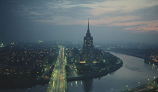 Москву накрыли зеленые сумерки Москву накрыли зеленые сумерки