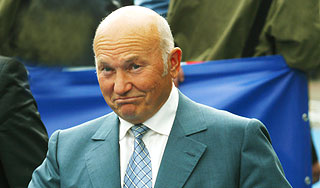 Юрий Лужков напомнил о своих пчелах Юрий Лужков напомнил о своих пчелах