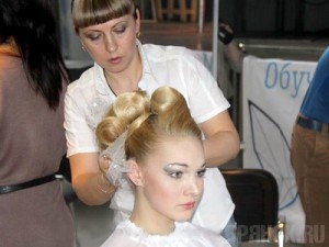 Мастера прически и макияжа соревновались в профессионализме