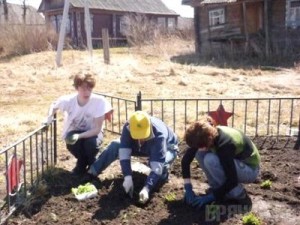 Школьников и студентов привлекут к благоустройству обелисков