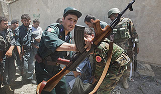 Талибы атаковали губернатора Кандагара Талибы атаковали губернатора Кандагара