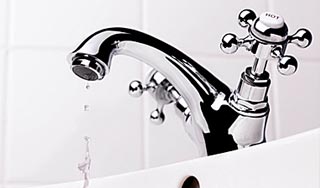 В Костроме из кранов течет затхлая вода В Костроме из кранов течет затхлая вода