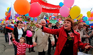 Россия отмечает Первомай Россия отмечает Первомай