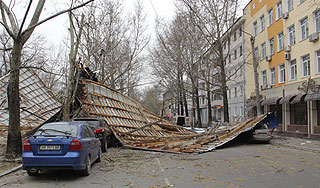 Москва восстанавливается после урагана Москва восстанавливается после урагана