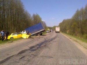 Мужчина и его шестилетняя дочь погибли в автоаварии