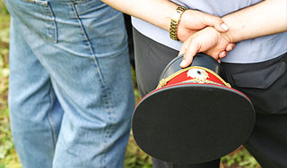 Полицейский переломал арестованному ребра Полицейский переломал арестованному ребра