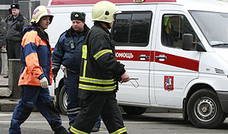 Ребенок выпрыгнул с третьего этажа Ребенок выпрыгнул с третьего этажа