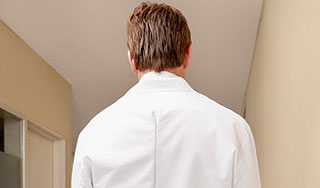 Врач изнасиловал москвичку под наркозом Врач изнасиловал москвичку под наркозом