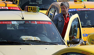 Таксист попал в плен к своему начальнику Таксист попал в плен к своему начальнику