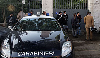 В Италии должник захватил налоговиков В Италии должник захватил налоговиков