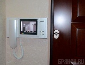 Видеодомофоны установят в многоэтажках к 2015 году