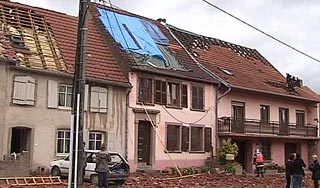 Ветер сорвал крыши с домов в Томске Ветер сорвал крыши с домов в Томске