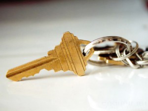 Сироте пришлось выбивать через суд законное жилье