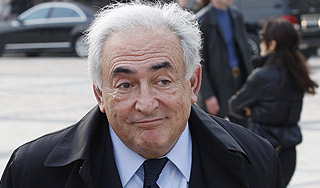 Стросс-Кана винят в групповом изнасиловании Стросс-Кана винят в групповом изнасиловании