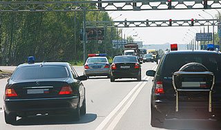 Путин уберет лишние "мигалки" до 7 мая Путин уберет лишние "мигалки" до 7 мая