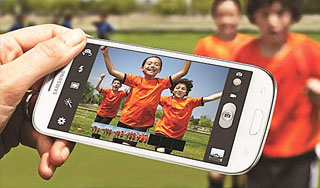 Samsung Galaxy S III следит за владельцем Samsung Galaxy S III следит за владельцем