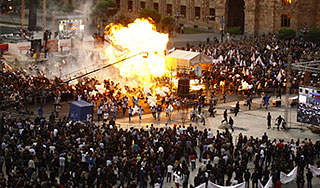 На митинге в Ереване ранены 144 человека На митинге в Ереване ранены 144 человека