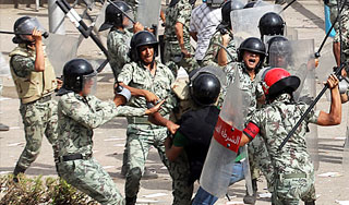 Бунт в Египте охватывает новые города Бунт в Египте охватывает новые города