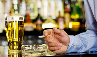 В московских барах скоро запретят курить В московских барах скоро запретят курить