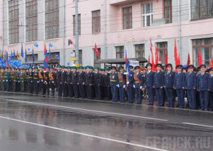 День Победы в Брянске отметили традиционным парадом