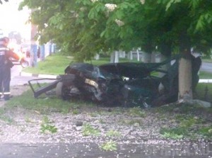 Шесть человек разбились на машине в Брянске Шесть человек разбились на машине в Брянске