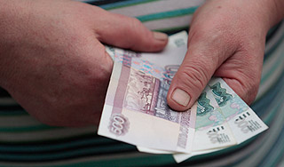 Почти половине россиян не хватает зарплаты Почти половине россиян не хватает зарплаты