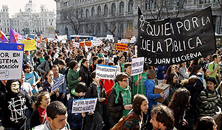 Испанцы бунтуют против кризиса в стране Испанцы бунтуют против кризиса в стране