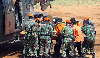 "Черные ящики" Superjet нашли на дне ущелья "Черные ящики" Superjet нашли на дне ущелья