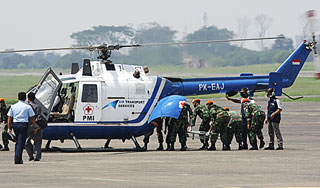 С места крушения Superjet удалили россиян С места крушения Superjet удалили россиян