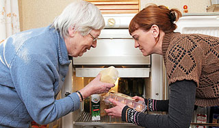 Детей обяжут содержать пожилых родителей Детей обяжут содержать пожилых родителей