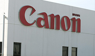 Canon меняет живых рабочих на роботов Canon меняет живых рабочих на роботов
