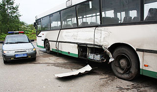 Автобус пошел на таран во Владивостоке Автобус пошел на таран во Владивостоке