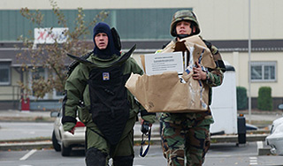 На борту британского самолета нашли бомбу На борту британского самолета нашли бомбу