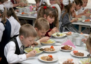 На питание школьников поступило 173 миллиона рублей