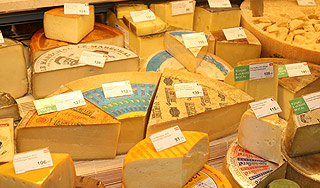 Онищенко разрешил украинский сыр Онищенко разрешил украинский сыр